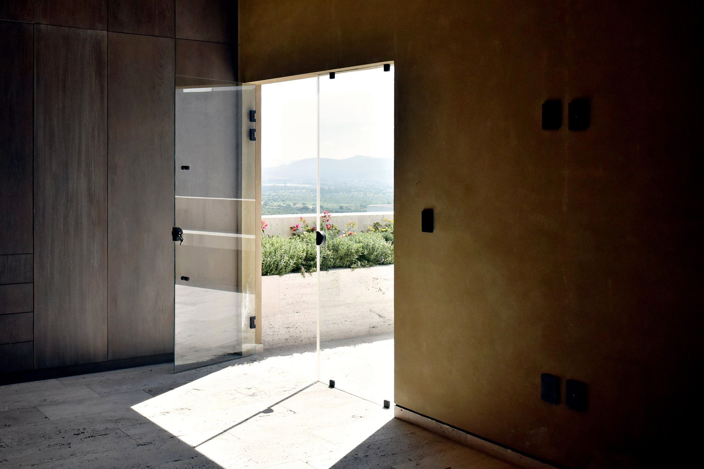 Puerta de vidrio hacia la terraza